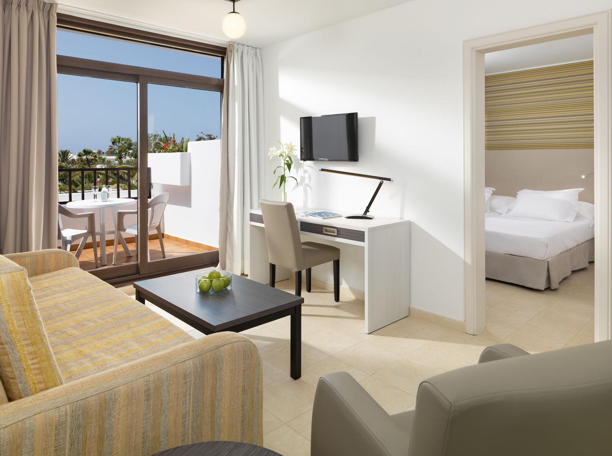 H10 Suites Lanzarote Gardens Costa Teguise Ngoại thất bức ảnh